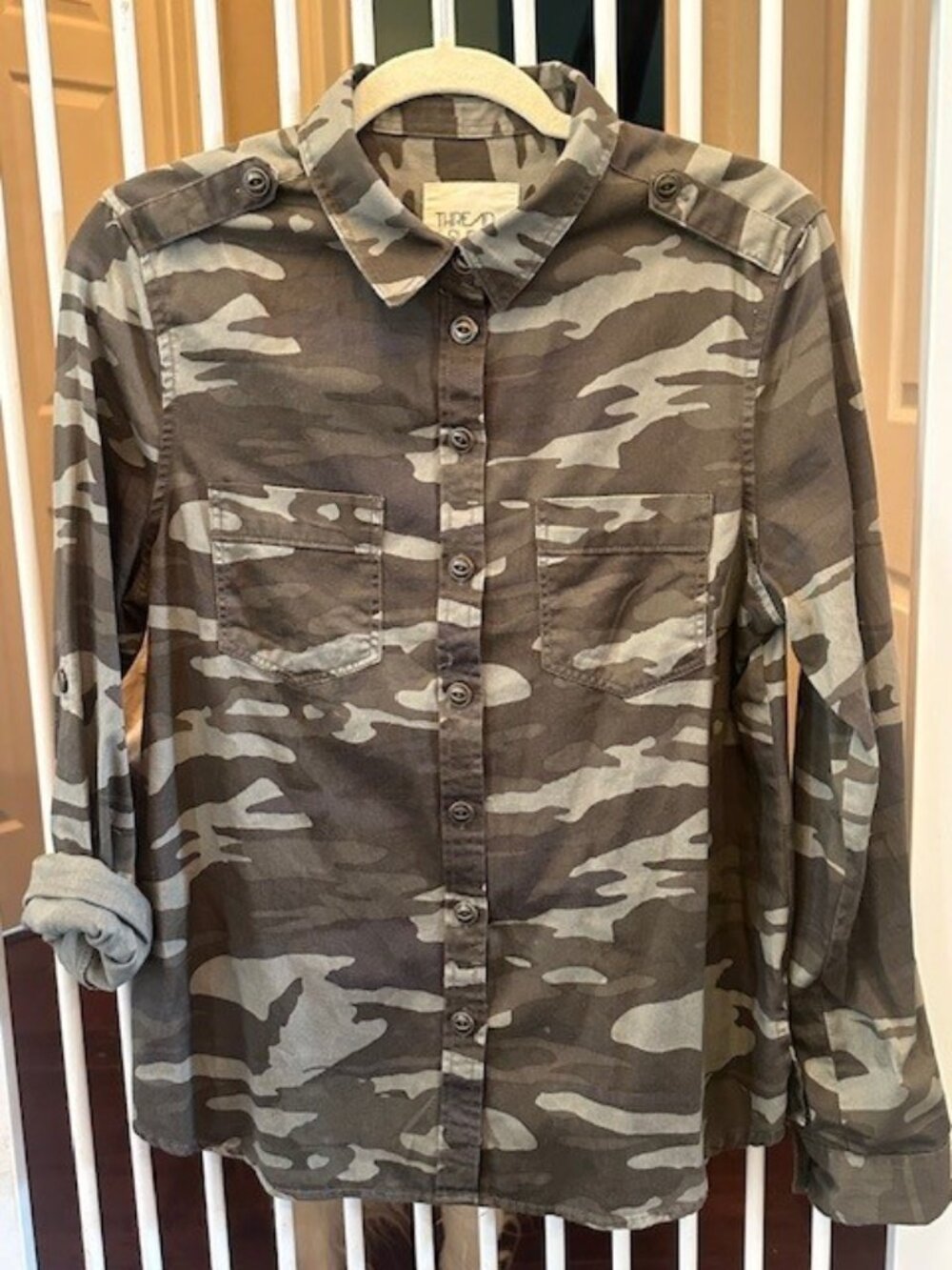 Thread & Supply Women’s Camo Button Down Top Women’s Size Medium